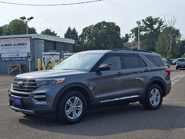 Certified 2023 Ford Explorer XLT w/ Equipment Group 202A AWD/4WD image 3