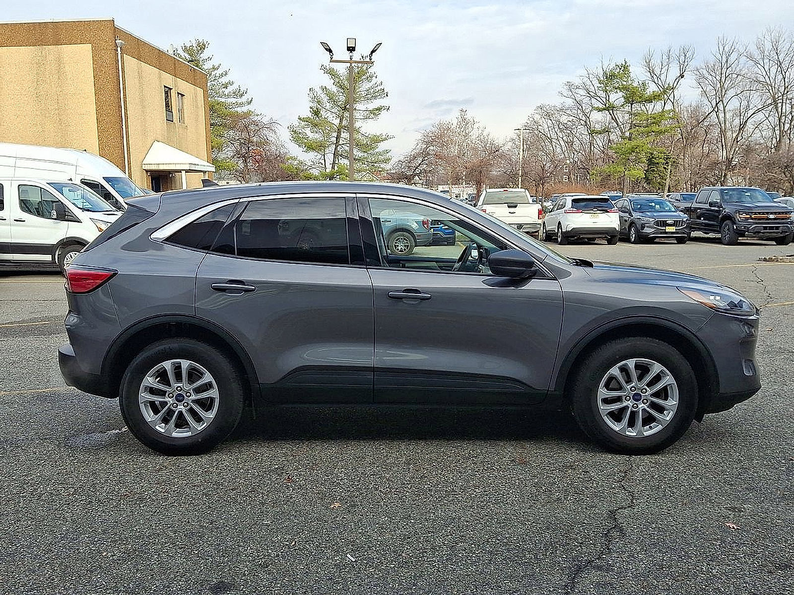 Certified 2022 Ford Escape SE image 9