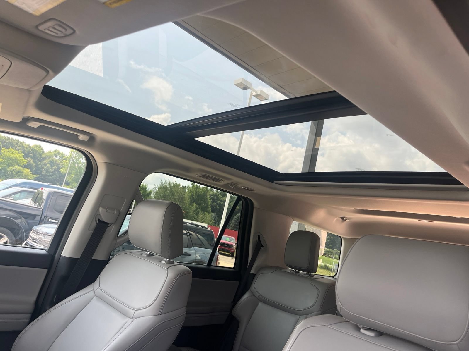 Certified 2025 Ford Expedition Active AWD/4WD image 10