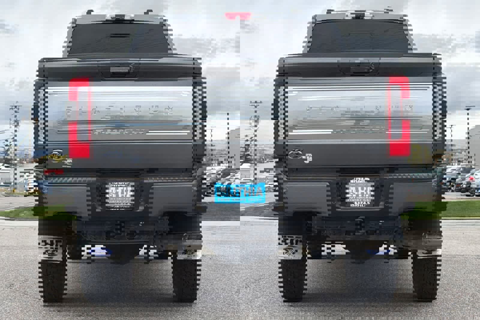 Certified 2023 Ford F350 Platinum w/ FX4 Off-Road Package image 4