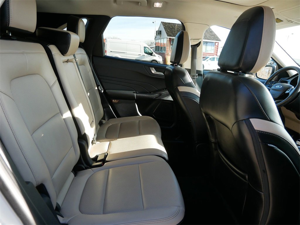 Certified 2022 Ford Escape Titanium image 9