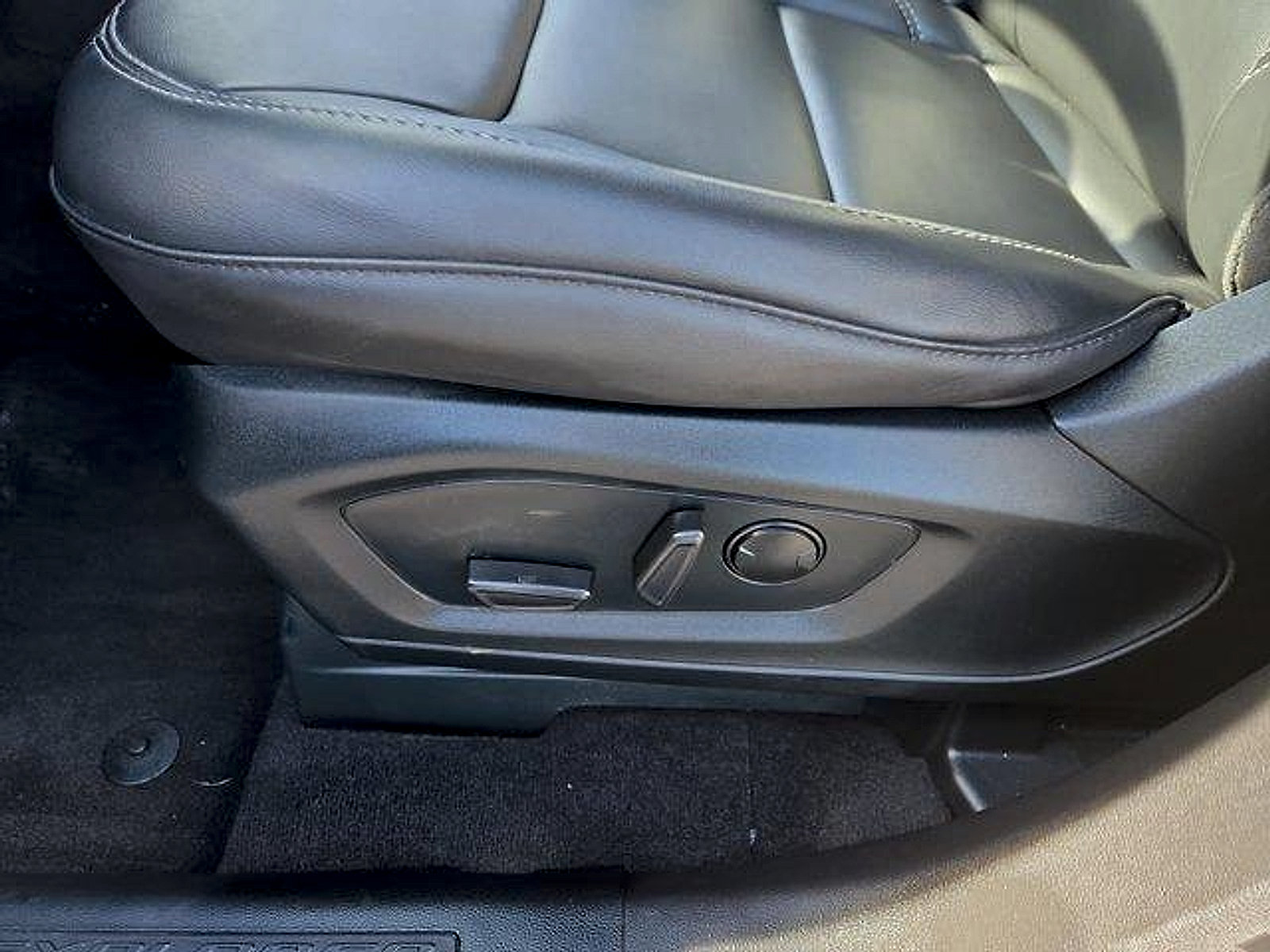 Certified 2023 Ford Explorer XLT w/ Equipment Group 202A AWD/4WD image 12