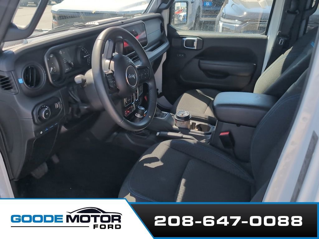 Used 2024 Jeep Wrangler Unlimited Rubicon 4xe AWD/4WD image 5