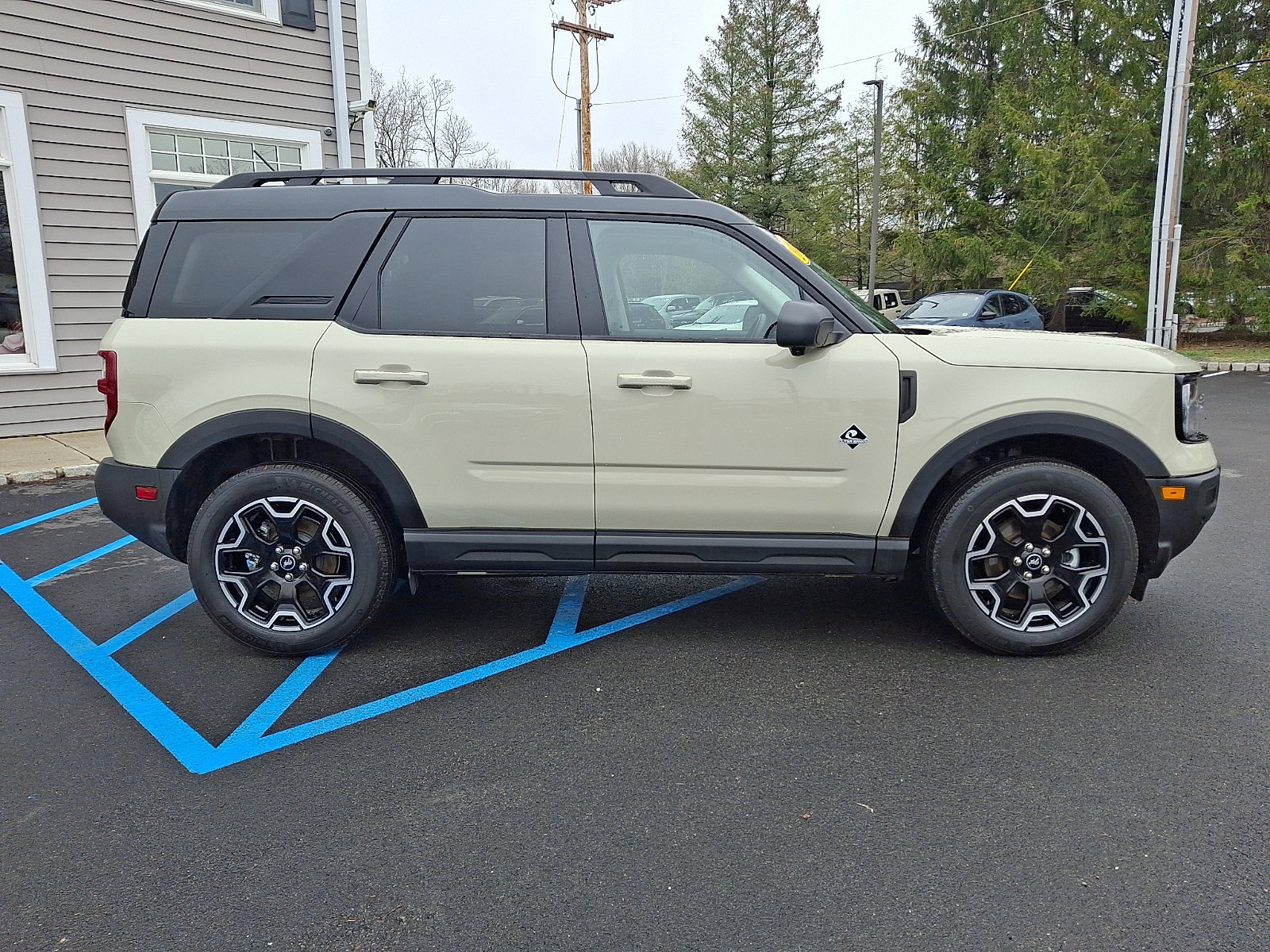 Certified 2025 Ford Bronco Sport Outer Banks w/ Outer Banks Tech Package+ AWD/4WD image 5