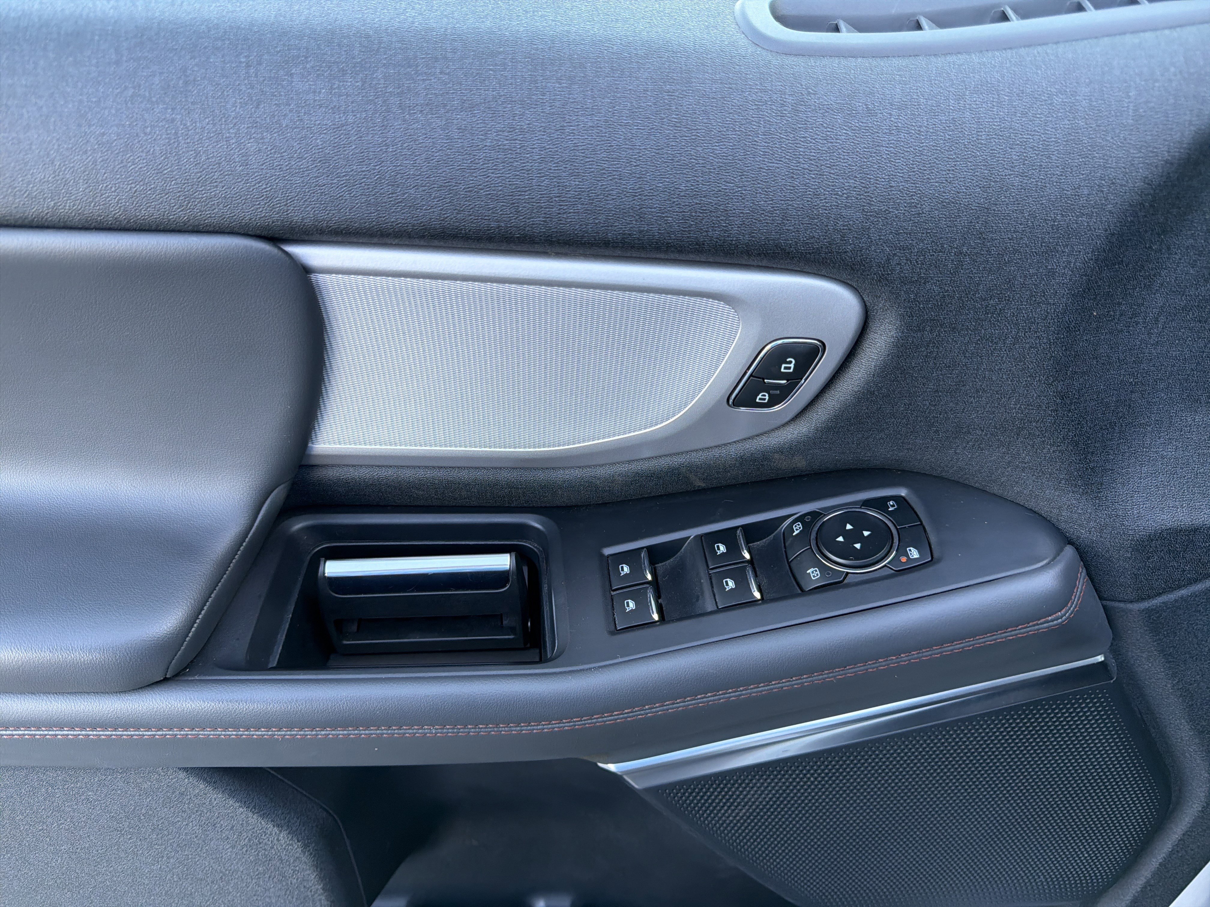 Certified 2025 Ford Expedition Active image 27