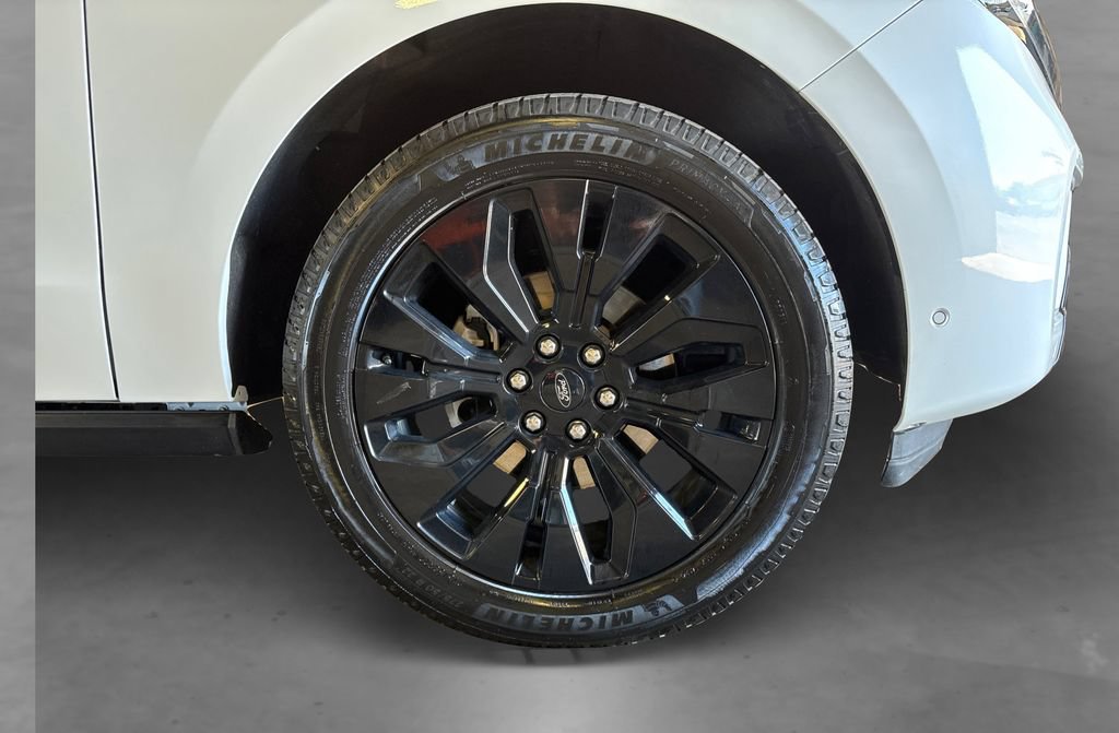 Certified 2025 Ford Expedition Platinum w/ Stealth Appearance Package AWD/4WD image 23