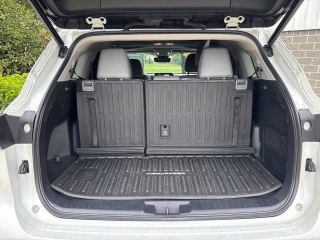 Used 2022 Toyota Highlander XLE AWD/4WD image 13