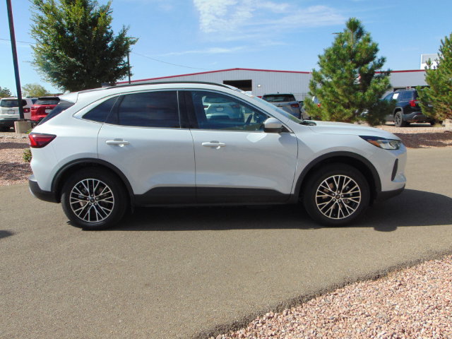 Certified 2026 Ford Escape SE w/ Class II Trailer Tow Package FWD image 7