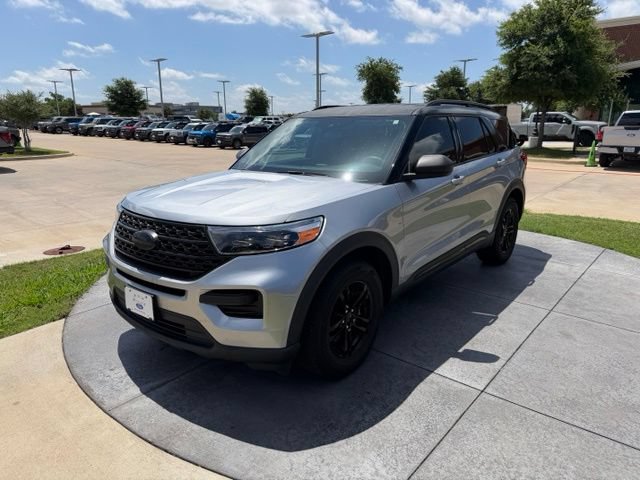 Certified 2023 Ford Explorer XLT RWD image 3