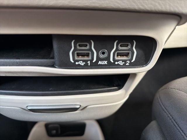 Used 2022 Chrysler Voyager LX image 35