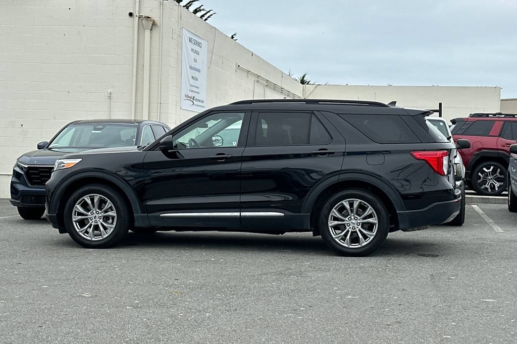 Certified 2023 Ford Explorer XLT w/ Equipment Group 202A RWD image 7