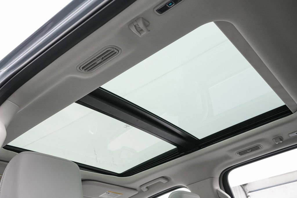 Certified 2025 Ford Expedition Platinum image 22