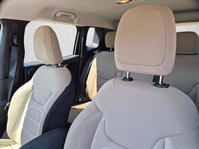Used 2018 Jeep Renegade Latitude FWD image 15