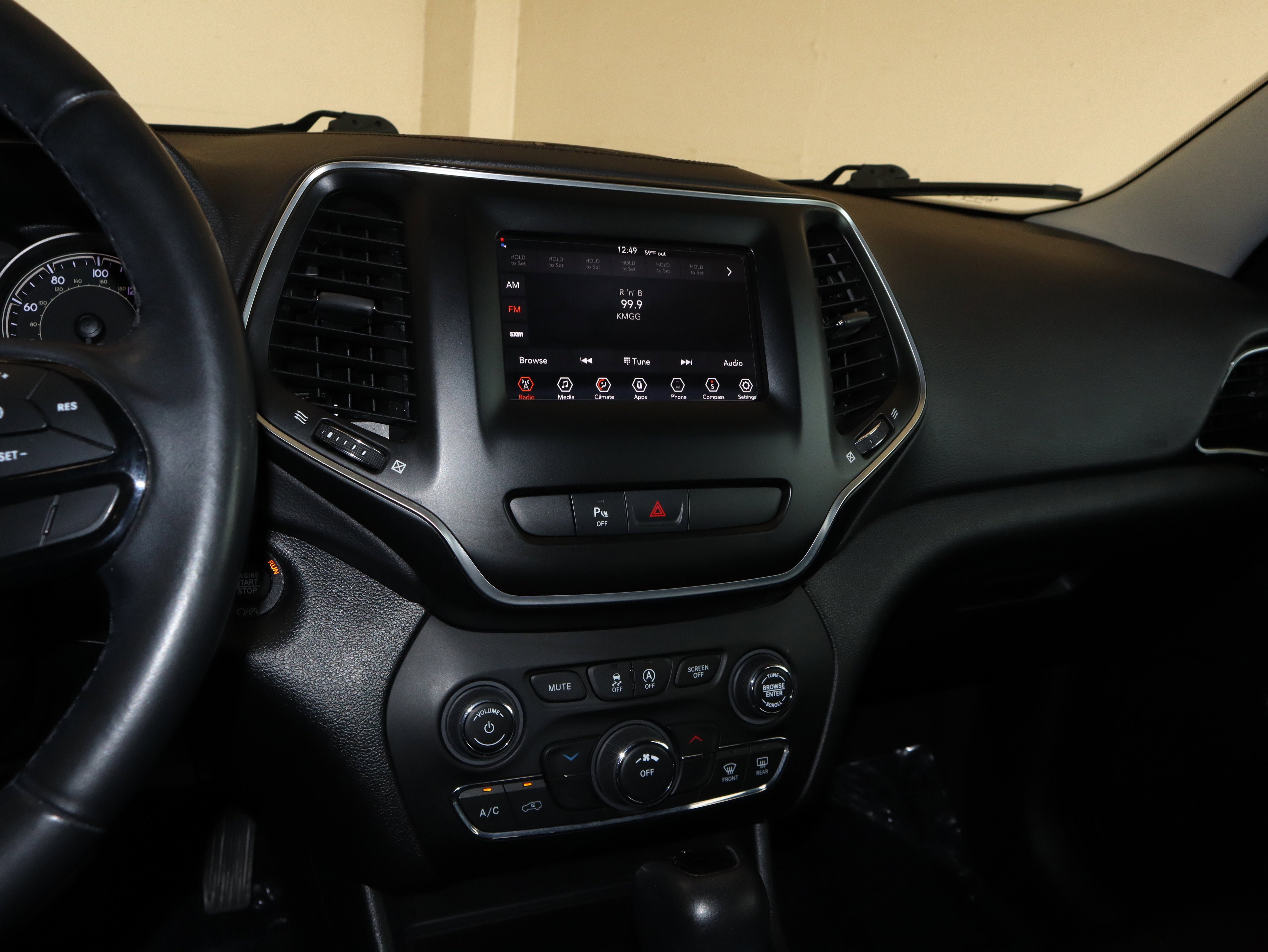 Used 2019 Jeep Cherokee Latitude Plus FWD image 26