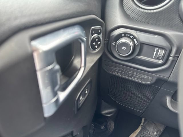 Used 2025 Jeep Wrangler Unlimited Rubicon AWD/4WD image 19