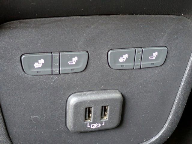 Used 2023 Chevrolet Equinox Premier image 18