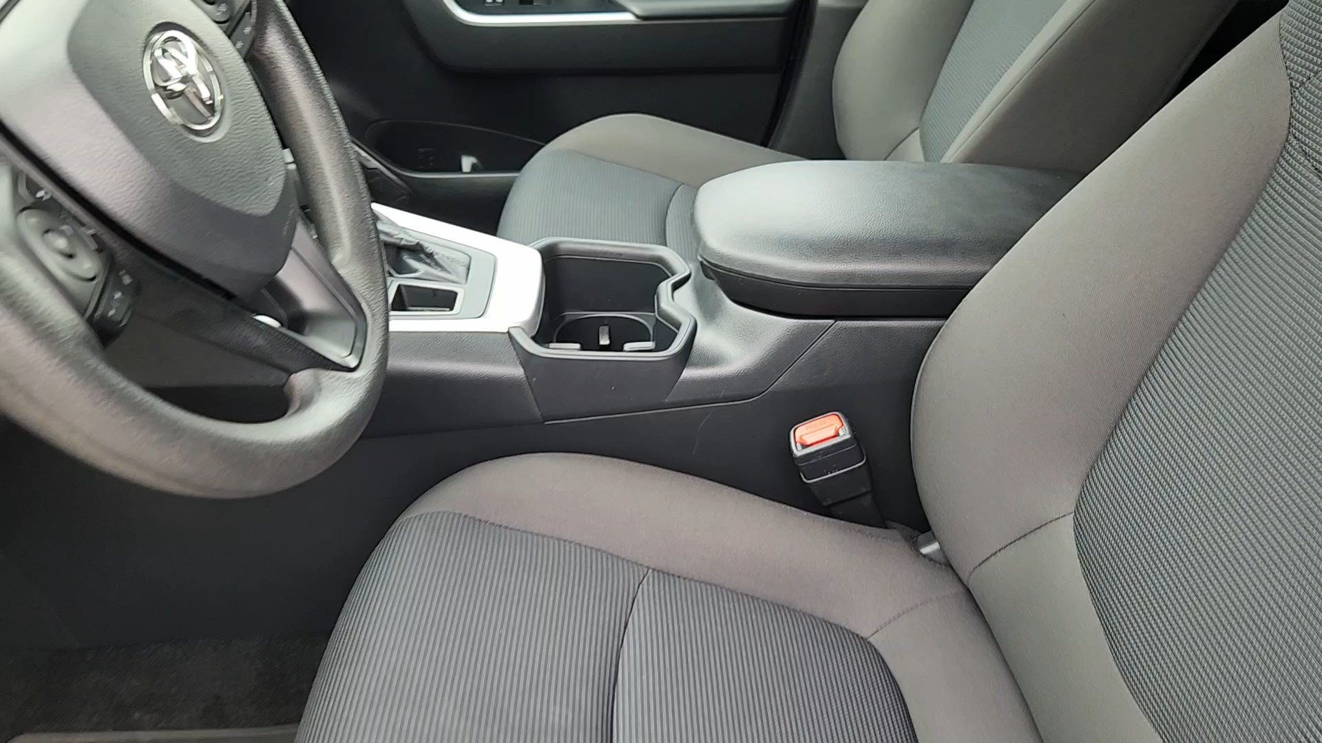 Used 2025 Toyota RAV4 LE AWD/4WD image 30