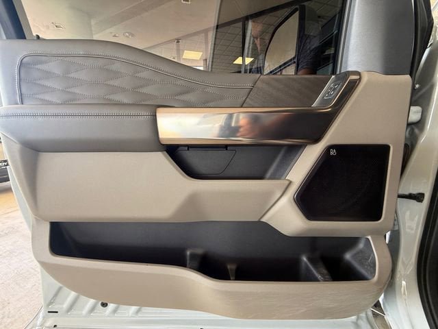 Certified 2025 Ford F350 Platinum w/ Platinum Plus Package AWD/4WD image 24