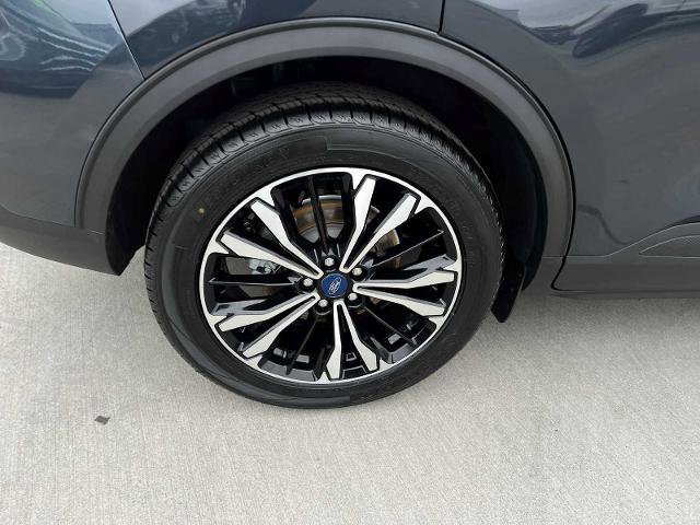 Certified 2022 Ford Escape SE w/ SE Sport Appearance Package image 8