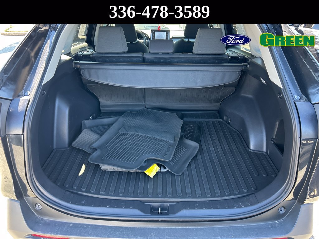 Used 2021 Toyota RAV4 XLE FWD image 25