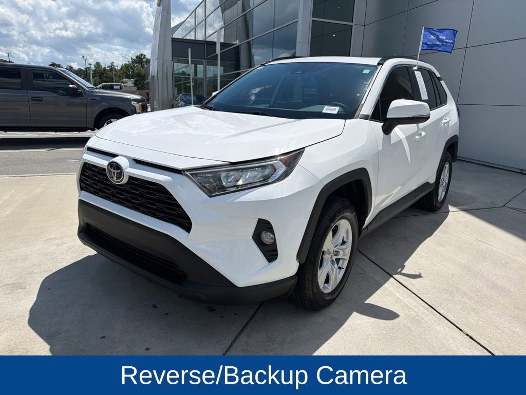 Used 2021 Toyota RAV4 XLE w/ Convenience Package FWD image 4