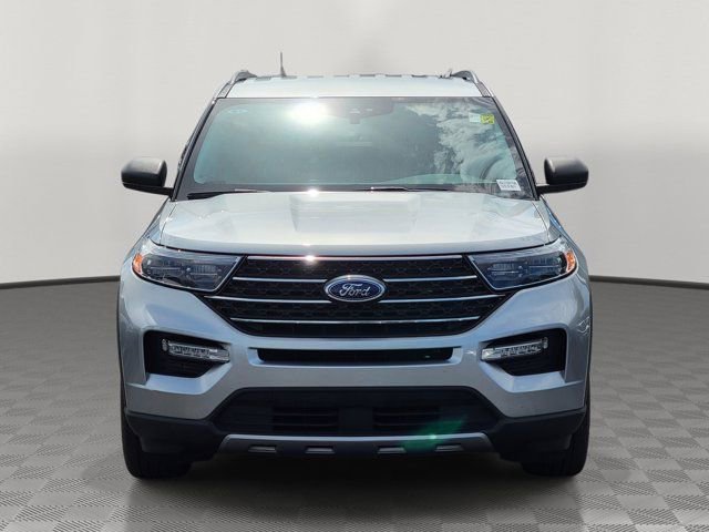 Certified 2023 Ford Explorer XLT w/ Equipment Group 202A RWD image 2