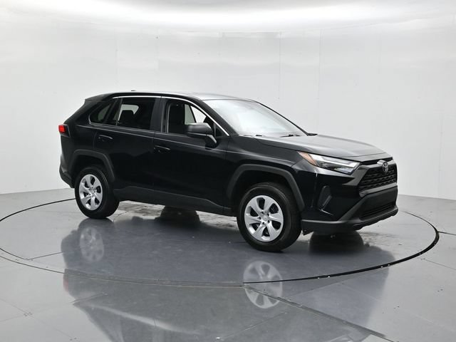 Used 2025 Toyota RAV4 LE FWD video 3