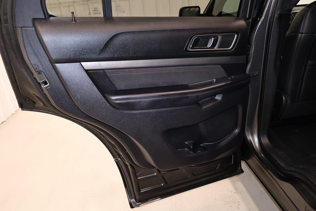 Certified 2018 Ford Explorer XLT w/ Equipment Group 202A AWD/4WD image 12