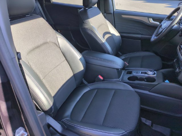 Certified 2024 Ford Escape SE FWD image 33