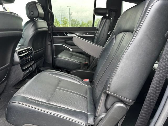 Used 2022 Jeep Wagoneer Series III w/ Convenience Group I AWD/4WD image 13