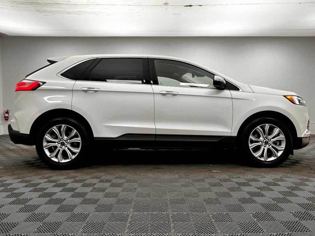 Certified 2022 Ford Edge Titanium image 2