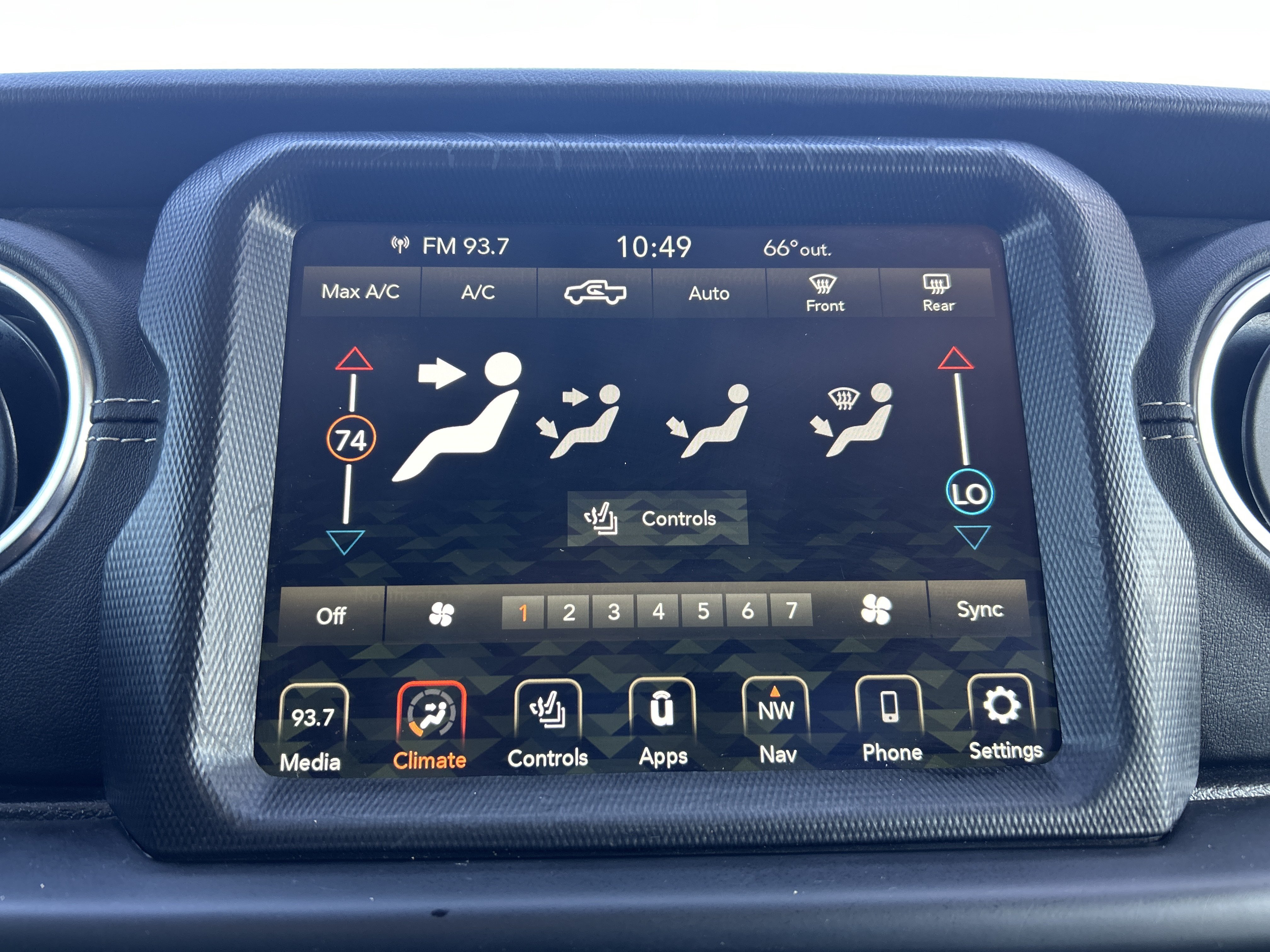 Used 2022 Jeep Gladiator Overland w/ Popular Equipment Package AWD/4WD image 16