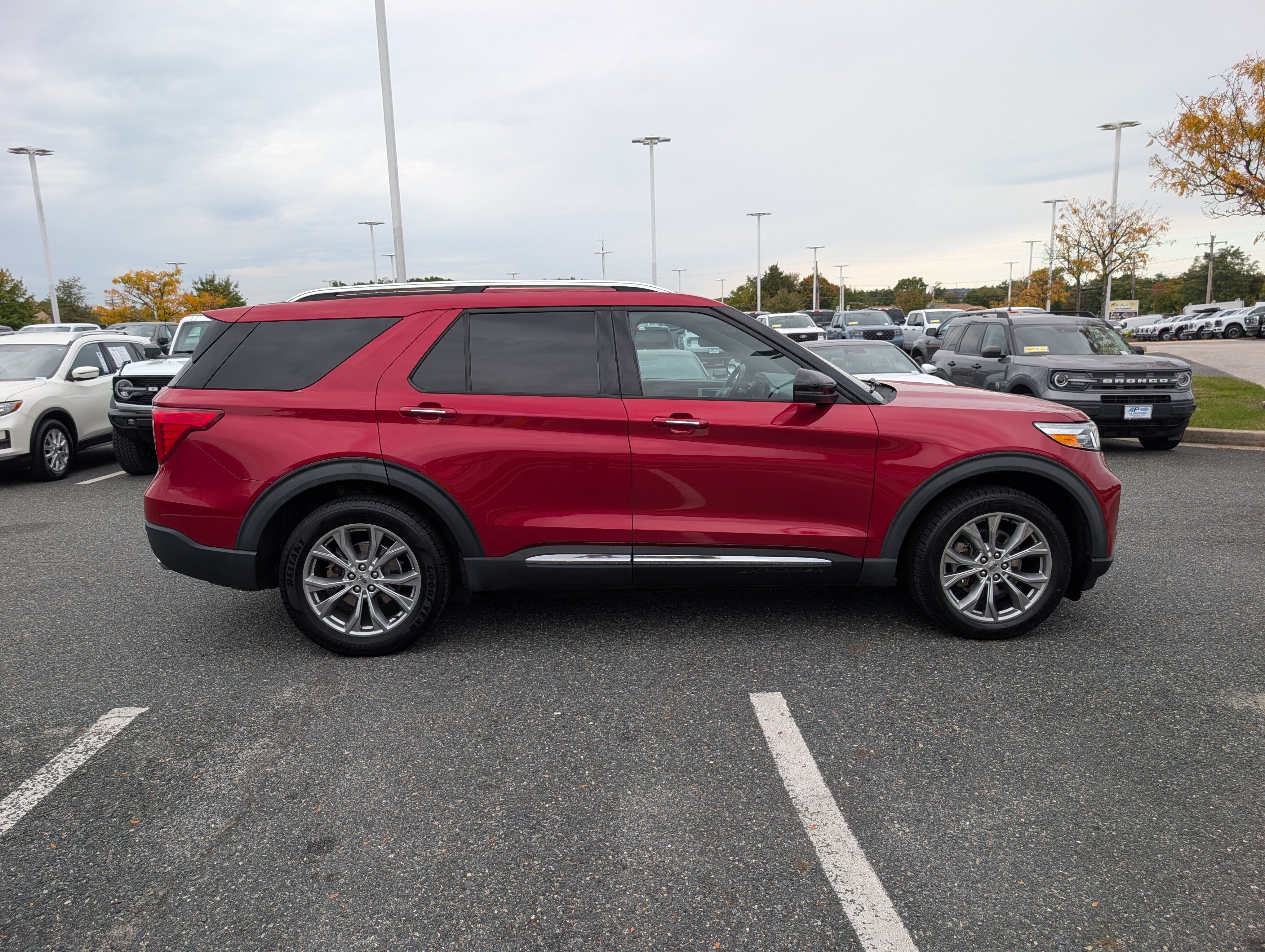 Certified 2020 Ford Explorer Limited AWD/4WD image 3