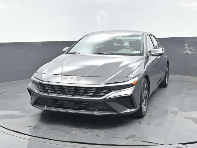 Used 2025 Hyundai Elantra SEL FWD image 22