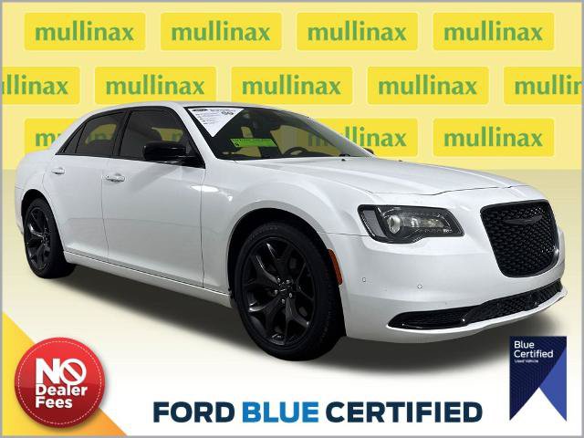 Used 2023 Chrysler 300 Touring w/ Safetytec Plus Group RWD image 1