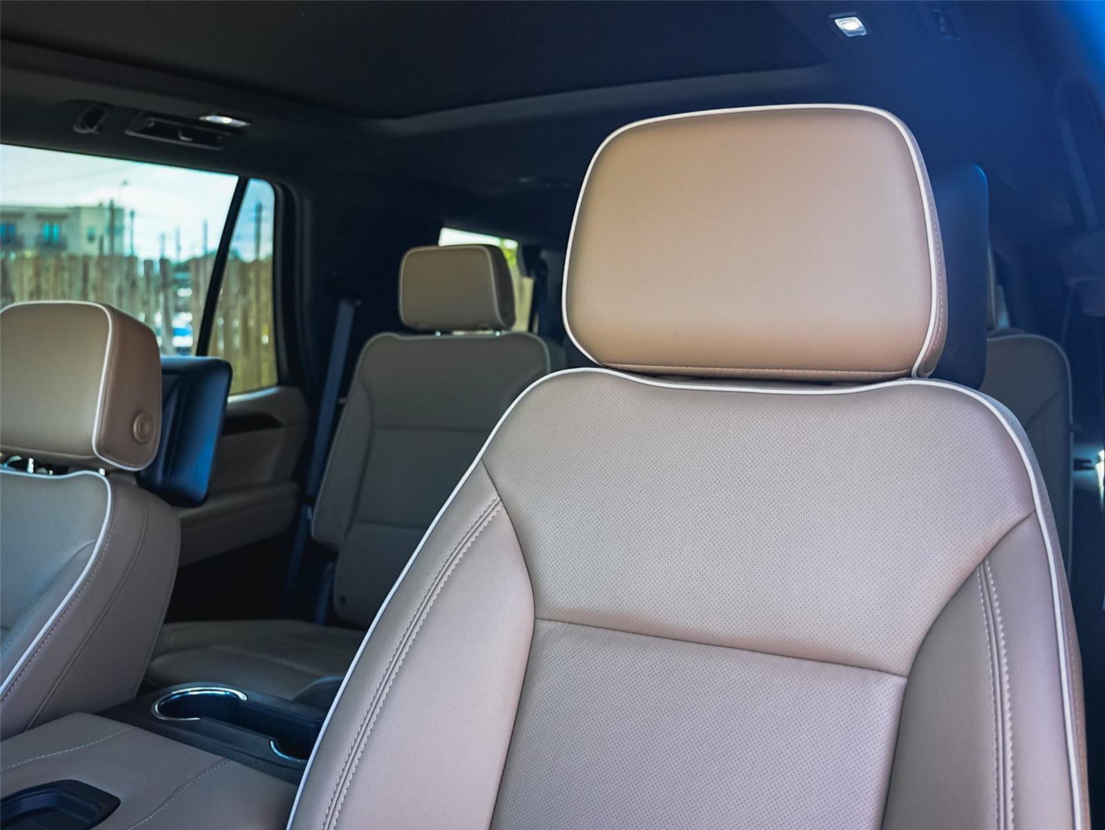 Used 2024 Chevrolet Tahoe Premier AWD/4WD image 12