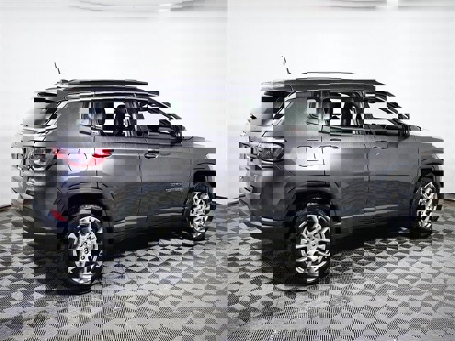 Used 2022 Jeep Compass Latitude image 9