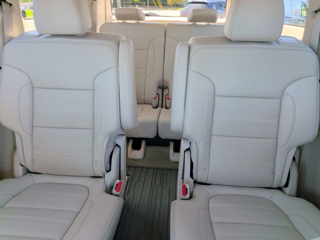 Used 2023 GMC Acadia Denali w/ Denali Ultimate Package AWD/4WD image 8
