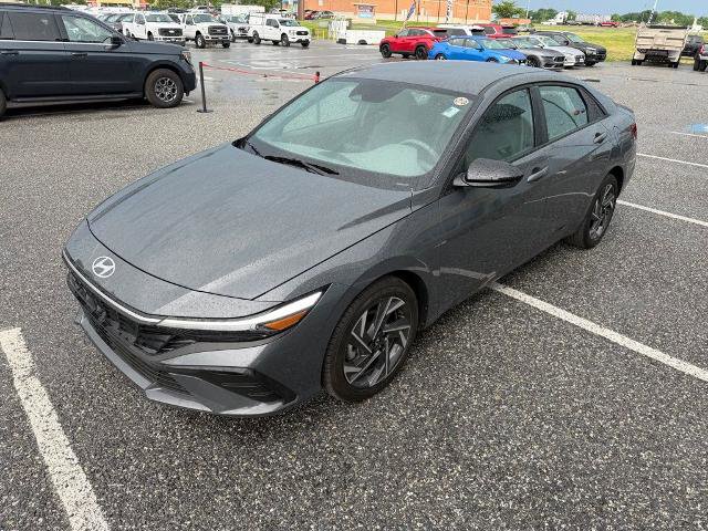Used 2025 Hyundai Elantra Sport FWD image 4
