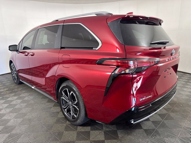 Used 2026 Toyota Sienna Platinum AWD/4WD image 6