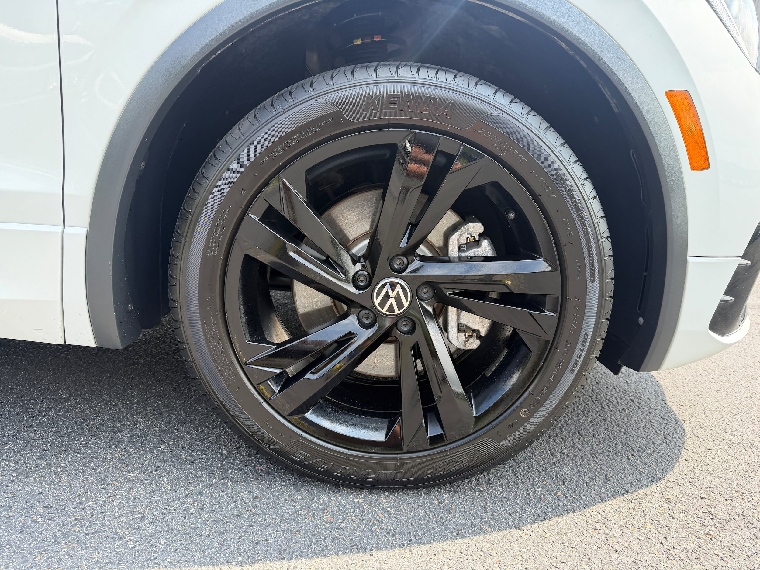 Used 2023 Volkswagen Tiguan SE R-Line FWD image 11
