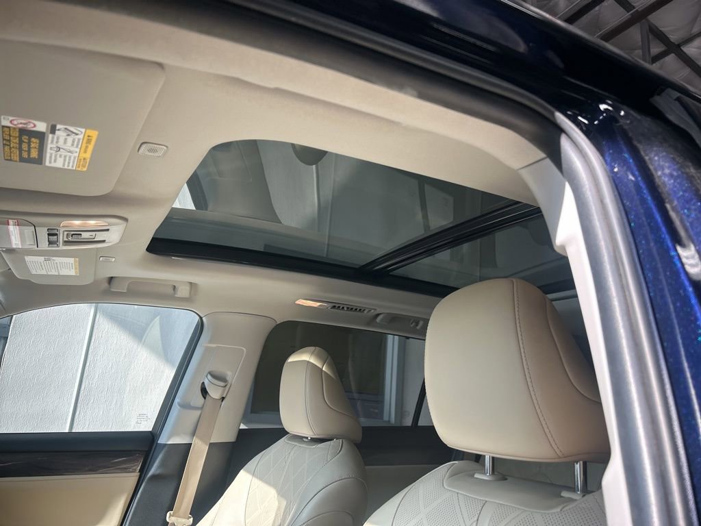 Used 2024 Toyota Highlander Platinum AWD/4WD image 5