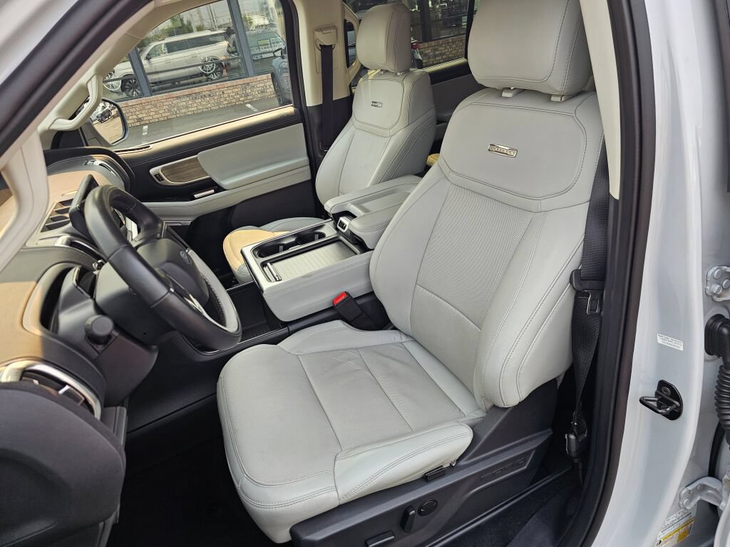 Certified 2025 Ford Expedition Max Platinum w/ Driver's Package AWD/4WD image 25