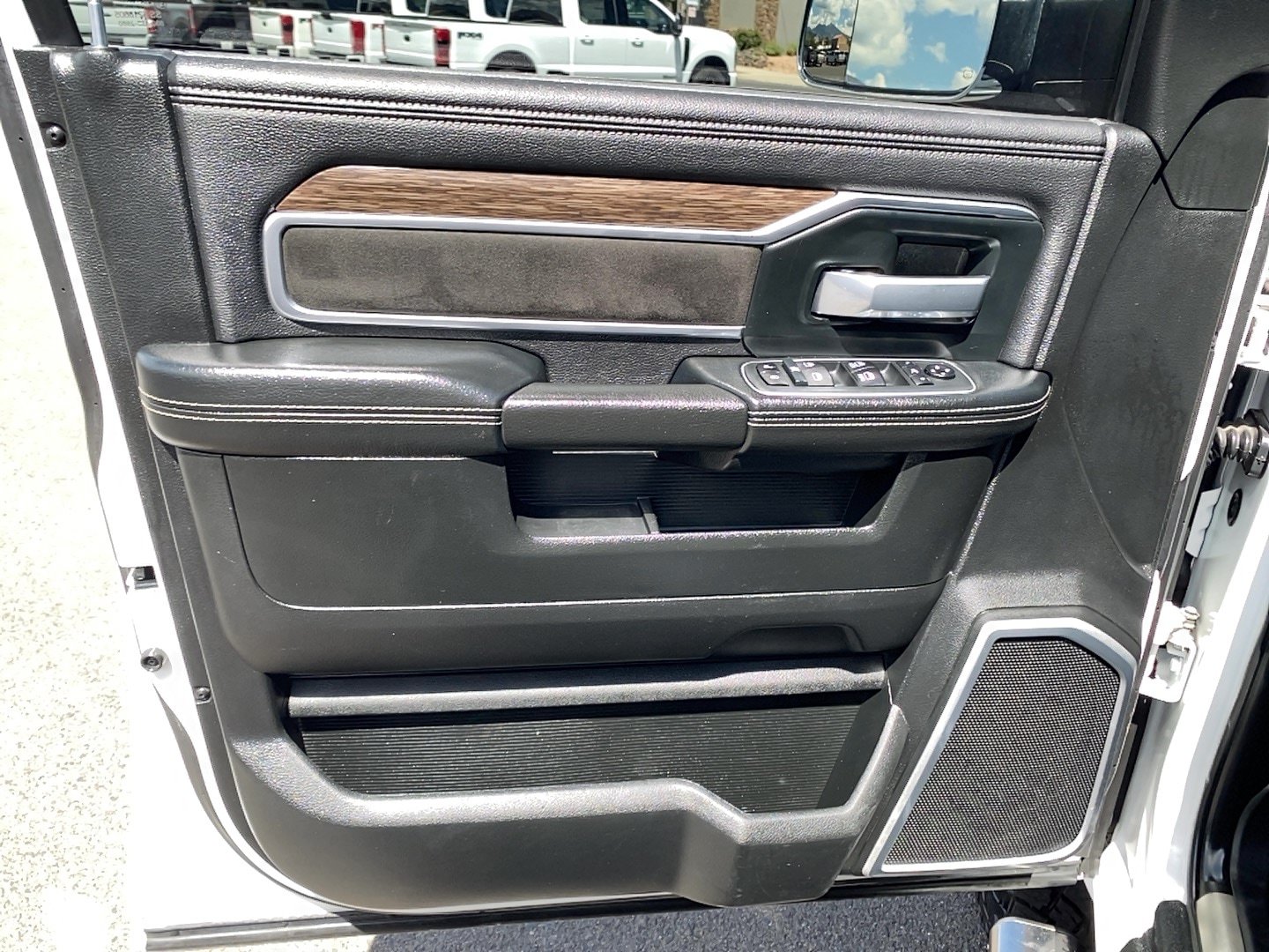Used 2020 RAM 2500 Laramie AWD/4WD image 12