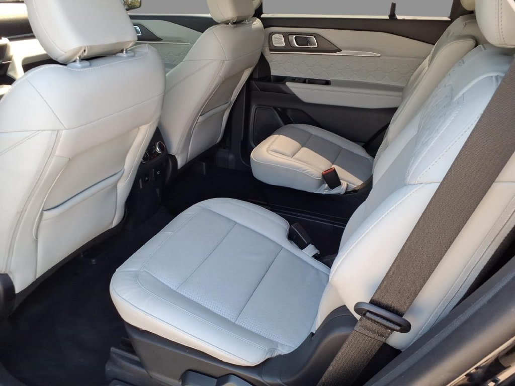 Certified 2025 Ford Explorer Platinum w/ LUX Leather Package AWD/4WD image 13