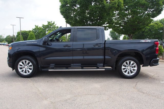 Used 2022 Chevrolet Silverado 1500 Custom AWD/4WD image 4