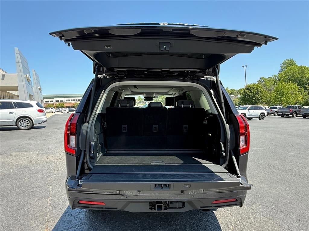 Certified 2025 Ford Expedition Active AWD/4WD image 17