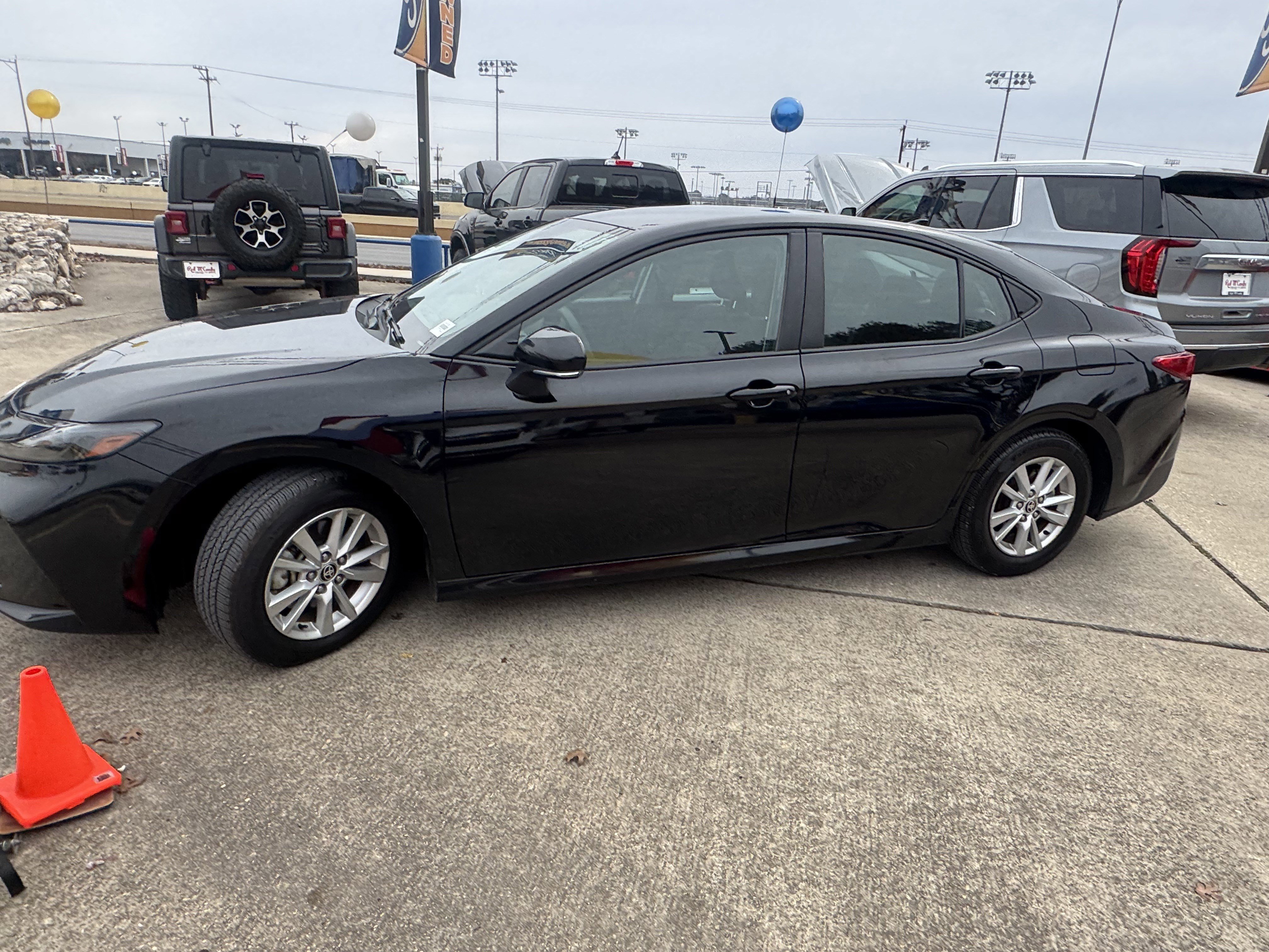 Used 2025 Toyota Camry LE image 7