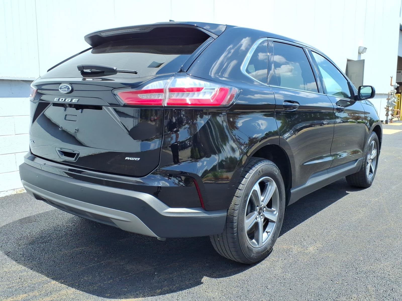 Certified 2023 Ford Edge SEL w/ Convenience Package AWD/4WD image 6