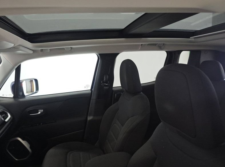 Used 2021 Jeep Renegade Latitude w/ Sun & Sound Group FWD image 7